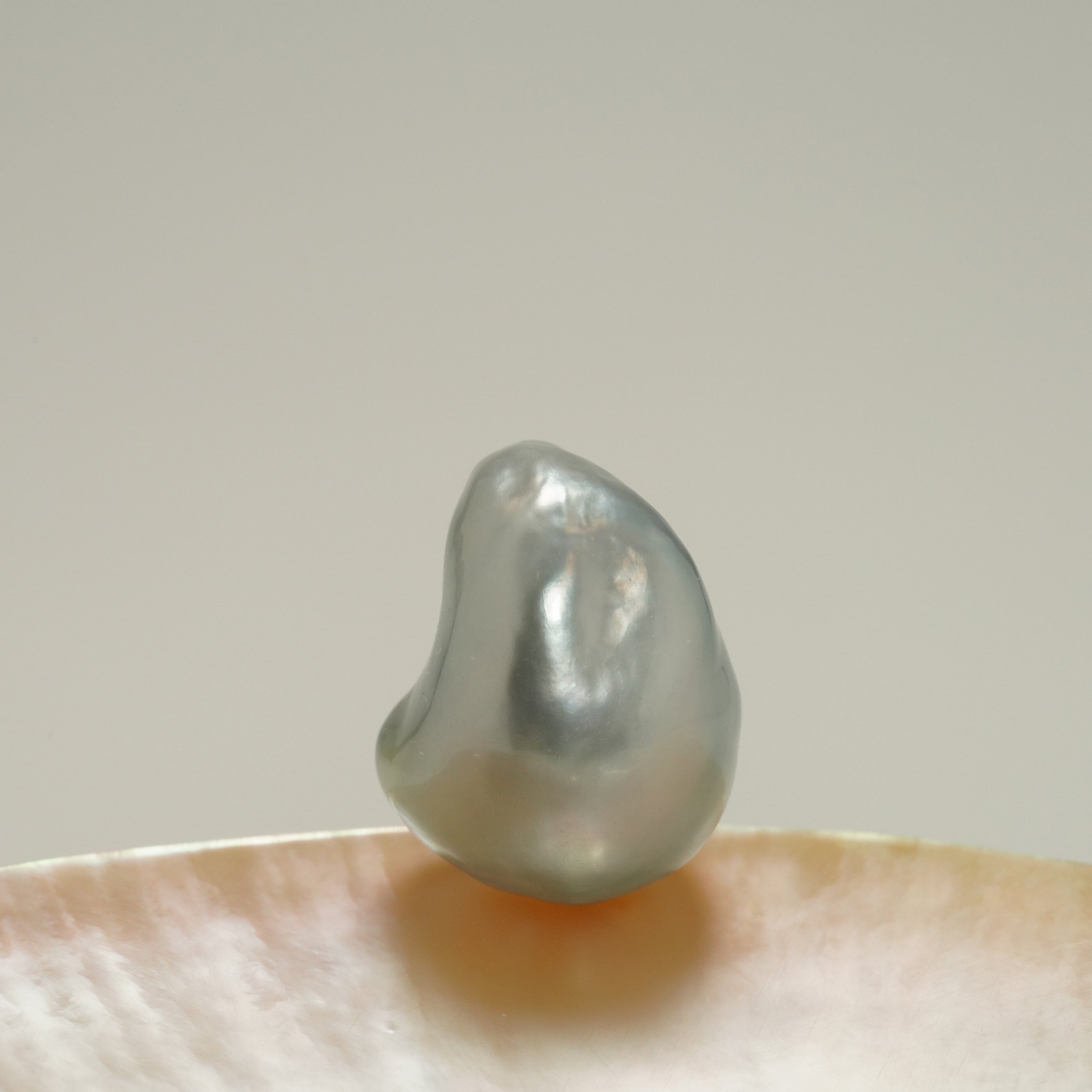 Free-Form South Sea Pearl 15.2 x 19 mm
