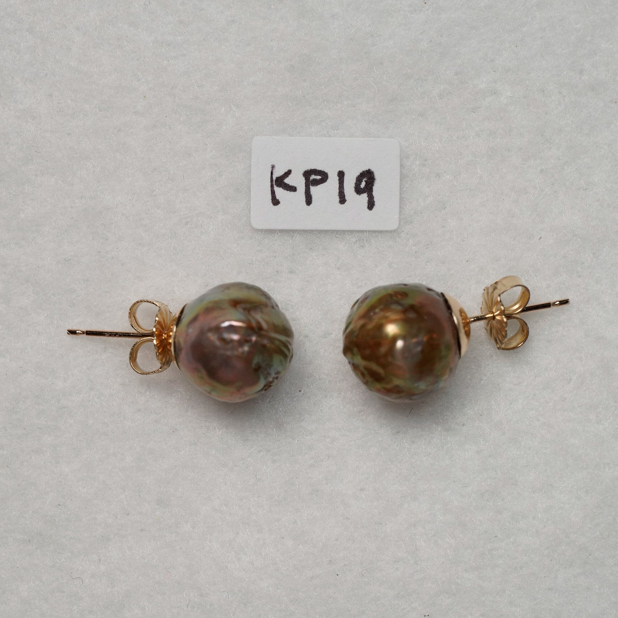 KP19: 10.5 x 11.5 mm deep golden green 14k studs
