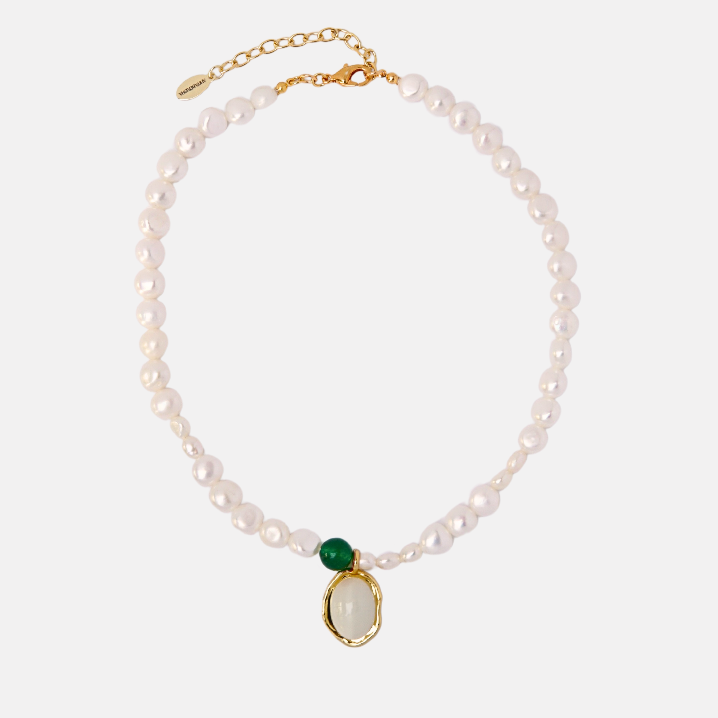 Medallion Pearl Collar