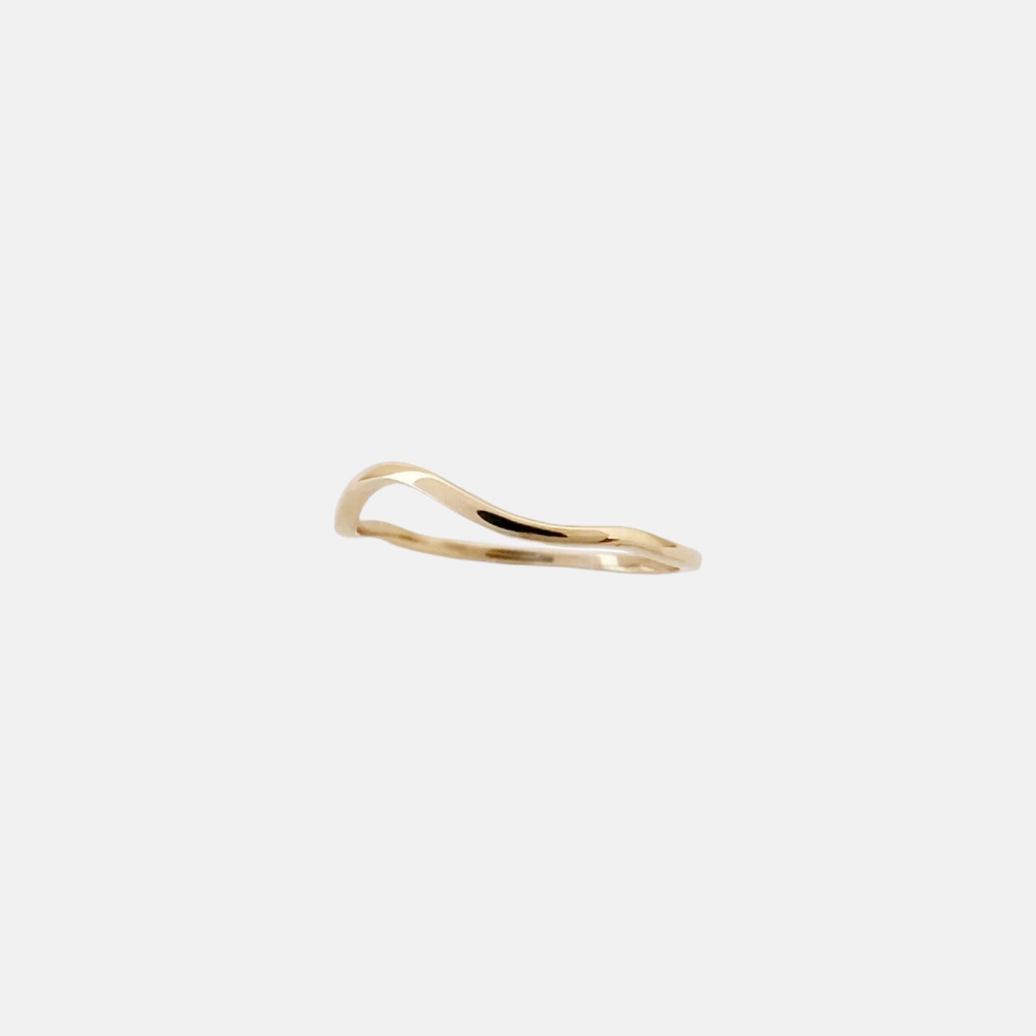 Nalu Plain Wave Band Ring